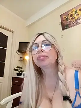 SusieNoreen online show from October 9, 1:03 am