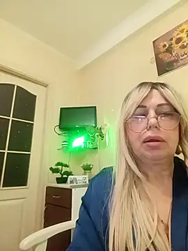 SusieNoreen online show from October 10, 12:53 am