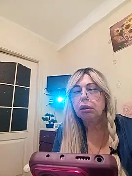 SusieNoreen online show from October 10, 11:26 pm