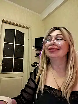 SusieNoreen online show from October 13, 2:22 am