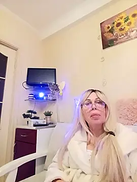 SusieNoreen online show from October 24, 12:56 pm