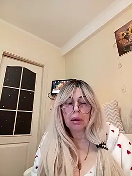 SusieNoreen online show from October 27, 1:53 am