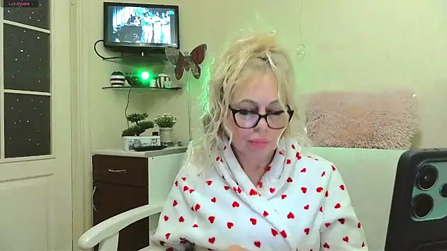 SusieNoreen online show from October 28, 12:41 pm