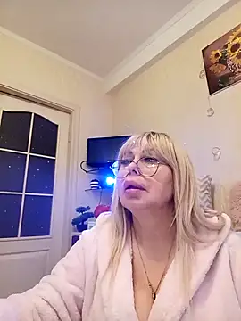 SusieNoreen online show from October 31, 2:12 am