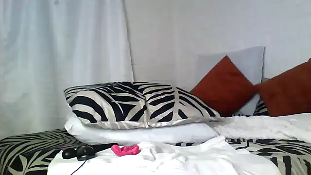 Snapshot of Shria107 chatting on April 28, 10:48 pm Shria107 online show from April 28, 10:48 pm