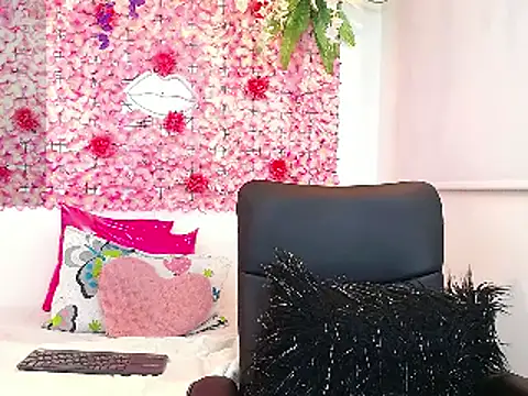 Snapshot of BLONDE_SEXYHOT chatting on January 11, 11:02 pm BLONDE SEXYHOT online show from January 11, 11:02 pm