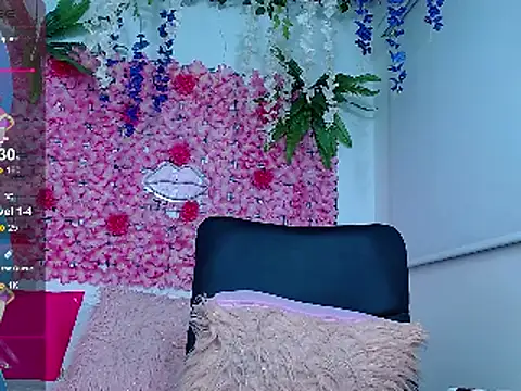 Snapshot of BLONDE_SEXYHOT chatting on March 9, 5:33 am BLONDE SEXYHOT online show from March 9, 5:33 am