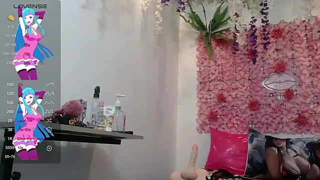 Snapshot of BLONDE_SEXYHOT chatting on March 13, 9:32 am BLONDE SEXYHOT online show from March 13, 9:32 am