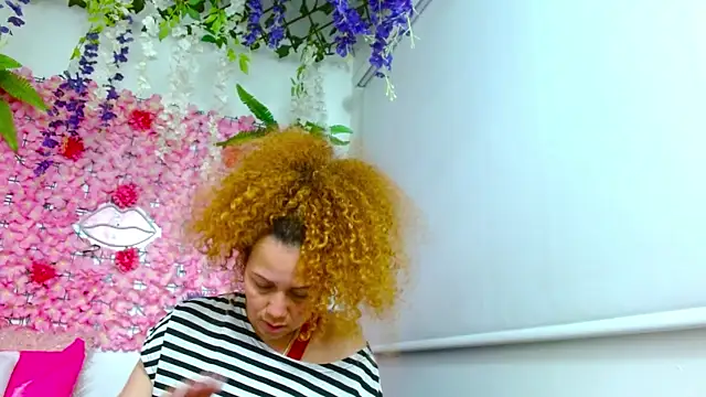 BLONDE SEXYHOT online show from October 9, 10:52 pm