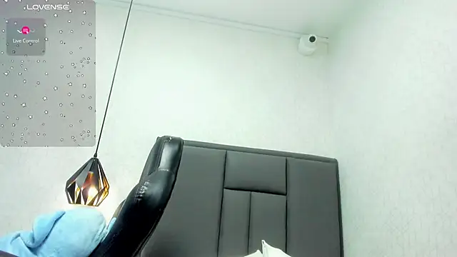 Snapshot of MAILYLOVE1 chatting on February 4, 3:36 pm MAILYLOVE1 online show from February 4, 3:36 pm