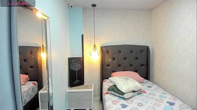 Snapshot of MAILYLOVE1 chatting on February 19, 4:00 pm MAILYLOVE1 online show from February 19, 4:00 pm