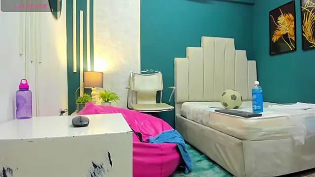 Austin Cardieff online show from December 27, 10:37 pm