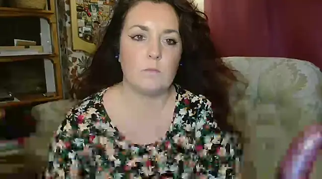 Snapshot of curvyisabella90 chatting on February 12, 5:37 pm curvyisabella90 online show from February 12, 5:37 pm