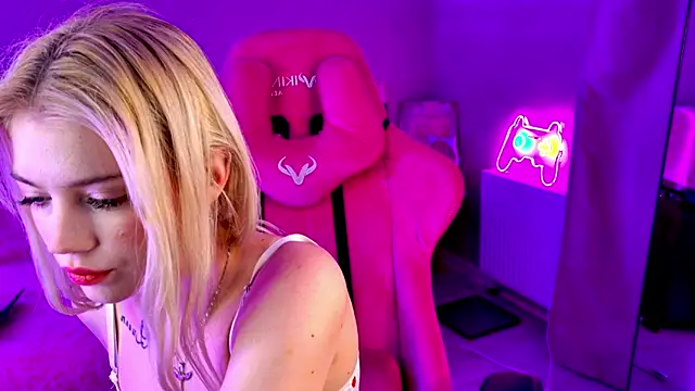 Shawty Blonde online show from February 28, 11:34 pm