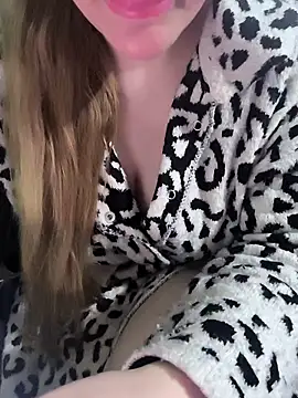 Snapshot of hayattt567 chatting on March 22, 9:34 am hayattt567 online show from March 22, 9:34 am