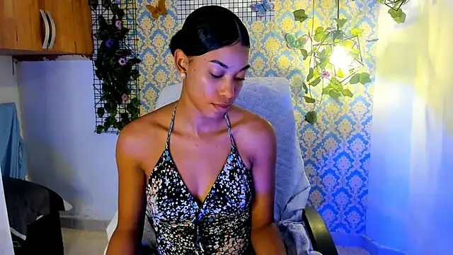 Snapshot of sasha_fox00 chatting on December 2, 6:43 pm sasha fox00 online show from December 2, 6:43 pm