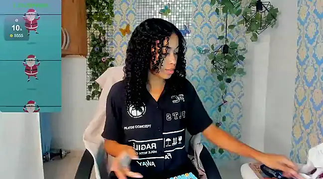 Snapshot of sasha_fox00 chatting on December 13, 6:16 pm sasha fox00 online show from December 13, 6:16 pm