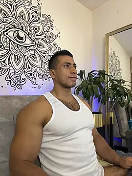 Snapshot of aaroncolombia chatting on October 27, 11:58 am aaroncolombia online show from October 27, 11:58 am