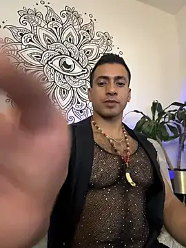 Snapshot of aaroncolombia chatting on October 31, 11:17 pm aaroncolombia online show from October 31, 11:17 pm