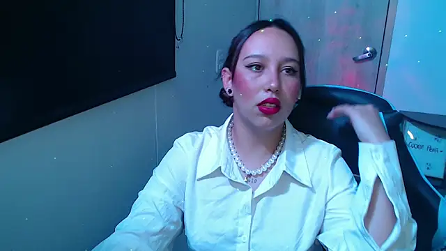 Skarlet Adams28 online show from March 18, 9:18 pm