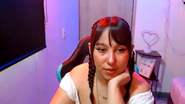 Skarlet Adams28 online show from May 12, 8:39 pm