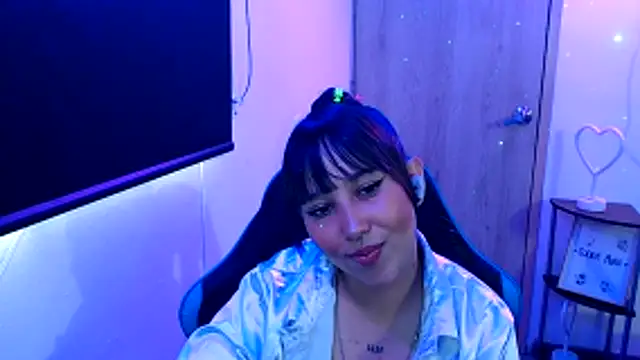 Skarlet Adams28 online show from May 20, 8:37 pm