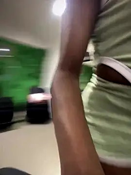 Thyana LS online show from December 4, 7:01 pm