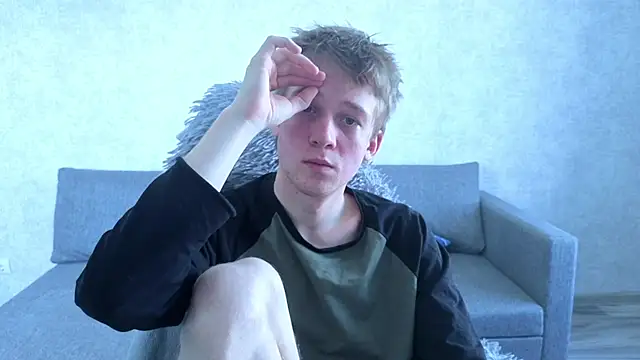 Snapshot of sweetserenity5 chatting on March 17, 7:44 am sweetserenity5 online show from March 17, 7:44 am