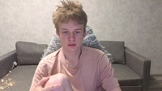 Snapshot of sweetserenity5 chatting on April 6, 1:01 pm sweetserenity5 online show from April 6, 1:01 pm