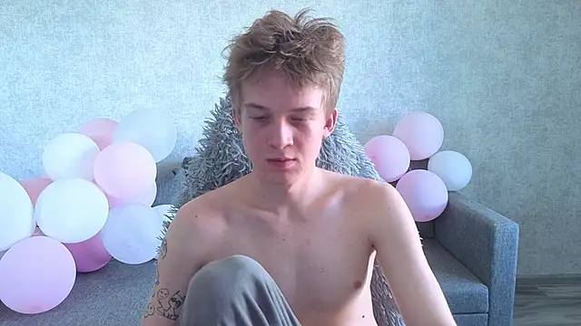 Snapshot of sweetserenity5 chatting on April 9, 6:19 am sweetserenity5 online show from April 9, 6:19 am