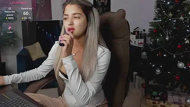 CharleneWoods online show from December 20, 7:12 am