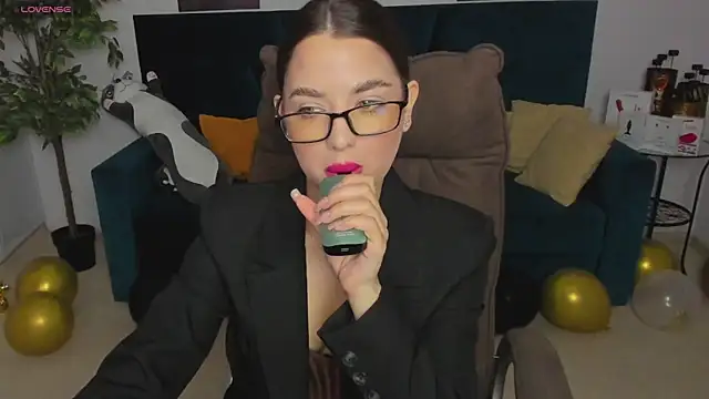 CharleneWoods online show from January 21, 7:58 am