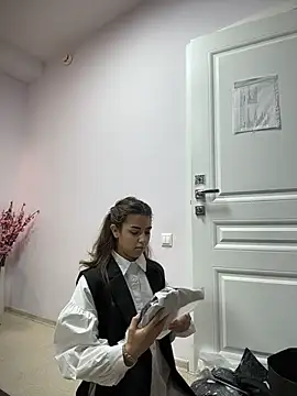 Snapshot of CharleneWoods chatting on October 29, 6:04 am CharleneWoods online show from October 29, 6:04 am