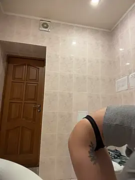 Snapshot of CharleneWoods chatting on November 3, 6:03 am CharleneWoods online show from November 3, 6:03 am