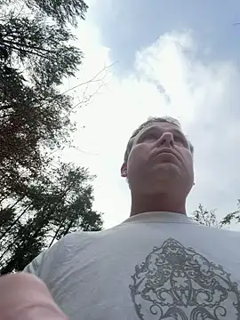 Snapshot of w12er chatting on March 21, 12:10 pm w12er online show from March 21, 12:10 pm