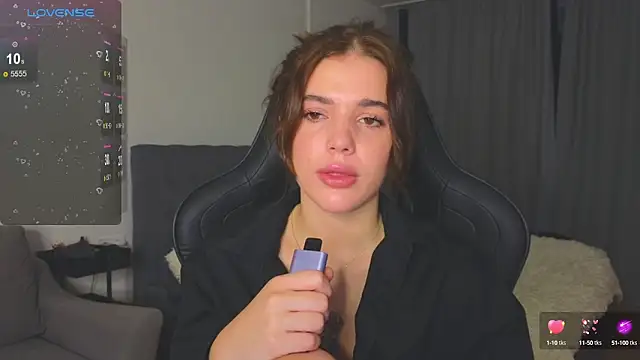 Snapshot of adrianawow1 chatting on October 8, 9:12 pm adrianawow1 online show from October 8, 9:12 pm