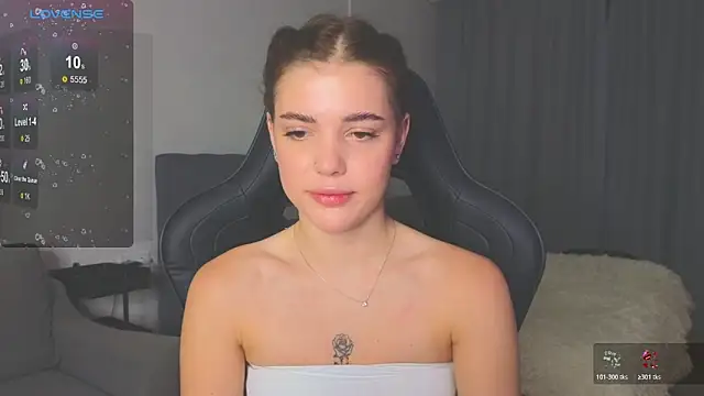 Snapshot of adrianawow1 chatting on October 19, 2:12 am adrianawow1 online show from October 19, 2:12 am