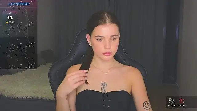 Snapshot of adrianawow1 chatting on October 30, 1:18 am adrianawow1 online show from October 30, 1:18 am