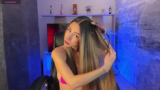Snapshot of juliasprousse_ chatting on February 5, 1:00 pm juliasprousse online show from February 5, 1:00 pm