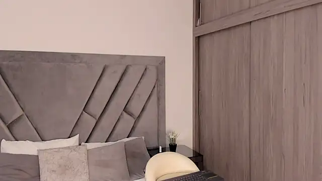 Snapshot of nataliee_foster chatting on January 30, 11:33 am nataliee foster online show from January 30, 11:33 am