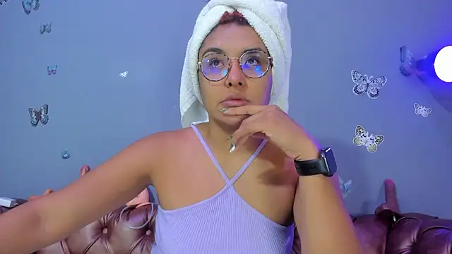 Kaira mosse online show from March 25, 12:00 pm