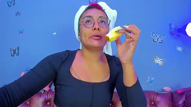 Kaira mosse online show from April 3, 12:36 pm