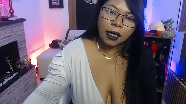 Snapshot of Keilathompson chatting on April 10, 10:31 am Keilathompson online show from April 10, 10:31 am