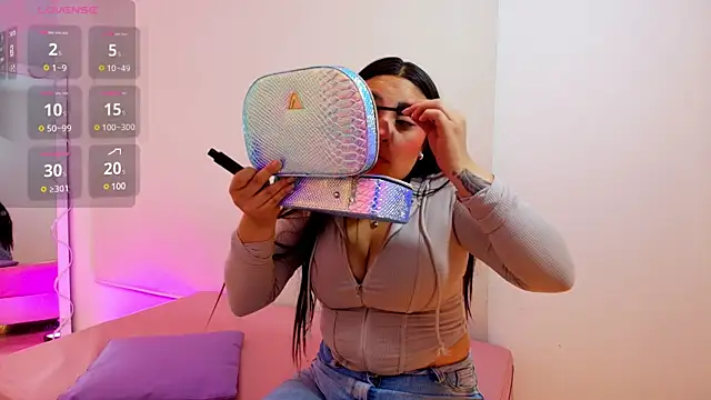 Snapshot of Brendda_tay chatting on February 28, 3:37 am Brendda tay online show from February 28, 3:37 am