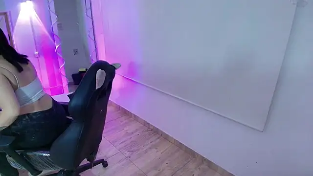 Snapshot of Brendda_tay chatting on October 3, 3:03 am Brendda tay online show from October 3, 3:03 am