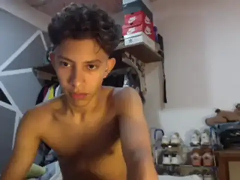 Snapshot of ferchitibellako chatting on December 23, 4:22 am ferchitibellako online show from December 23, 4:22 am