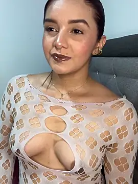 Melanyprada online show from May 7, 5:35 am