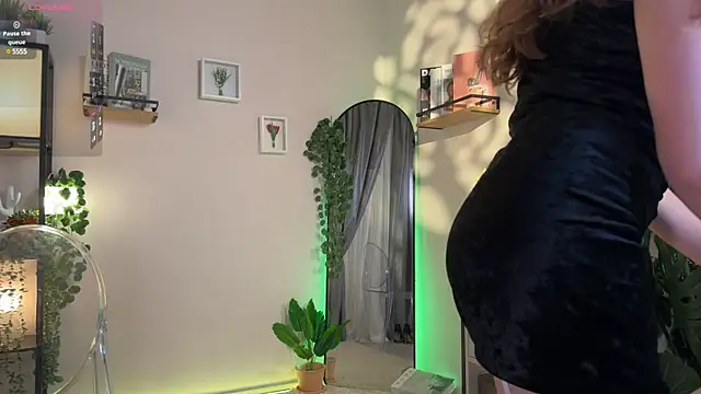 Julie Rhodes online show from December 9, 7:07 pm