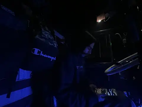 Snapshot of XMeF10 chatting on November 5, 9:42 am XMeF10 online show from November 5, 9:42 am