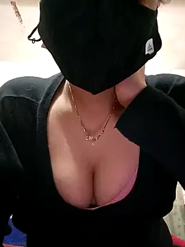 Snapshot of Avantika19 chatting on February 20, 7:12 am Avantika19 online show from February 20, 7:12 am